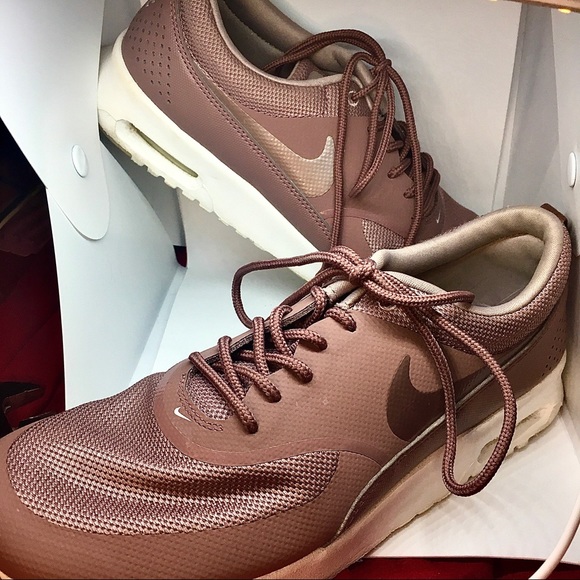 Nike Shoes - •🅢🅞🅛🅓• NIKE mauve sneakers